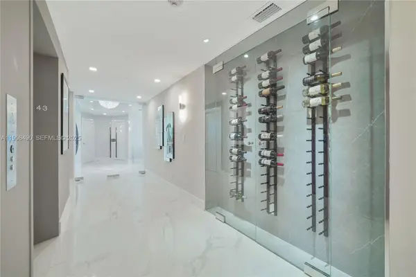 300 S Pointe Drive #4306, Miami Beach, FL 33139