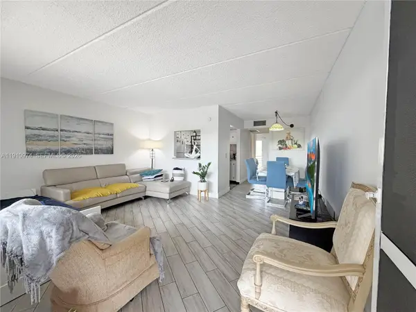 500 W Village Green Circle #W 203, Palm Springs, FL 33461