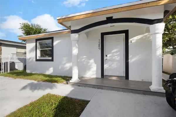Address Withheld By Seller, Miami, FL 33142