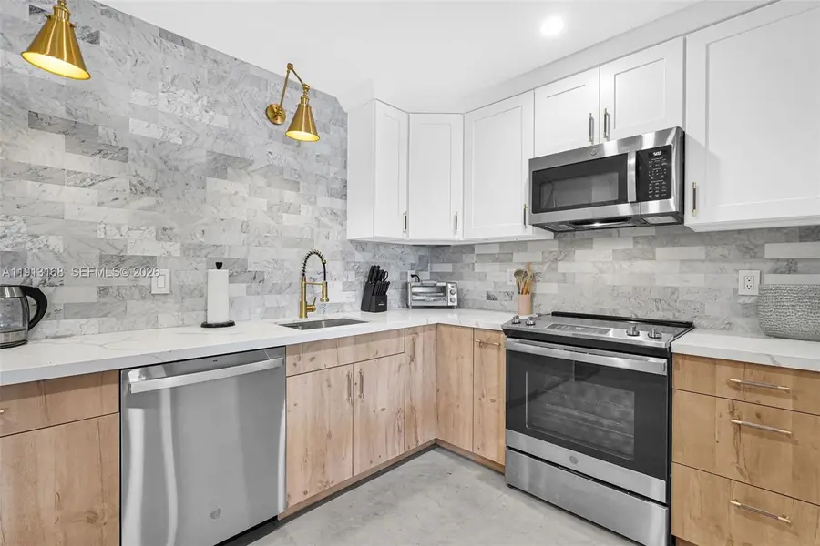 1012 NE 2nd Street, Hallandale Beach, FL 33009 - #2