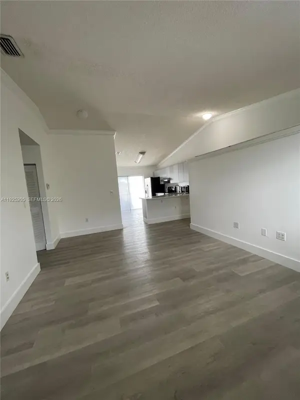 3375 W 76th Street #211, Hialeah, FL 33018