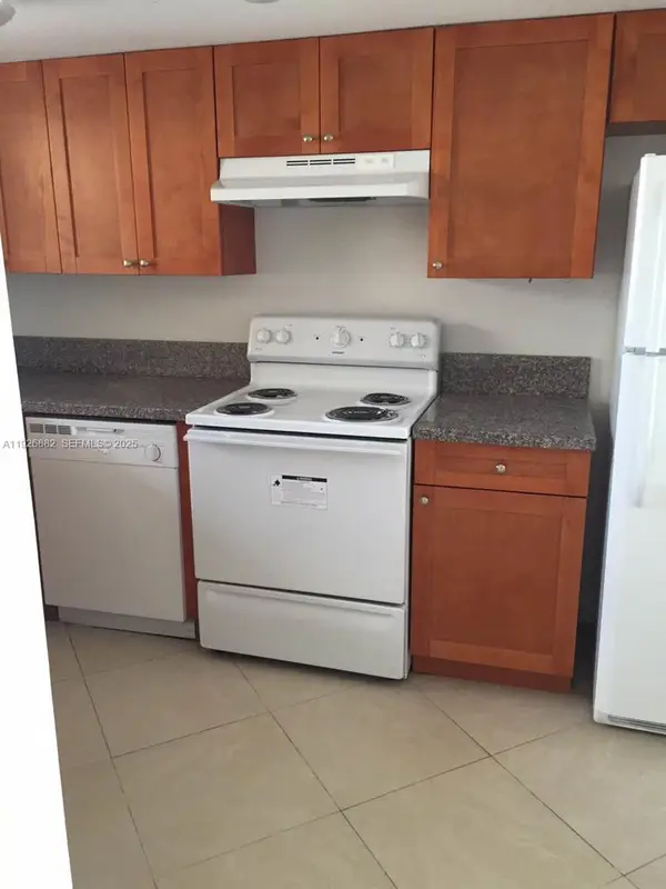 9375 Fontainebleau Boulevard #L423, Miami, FL 33172