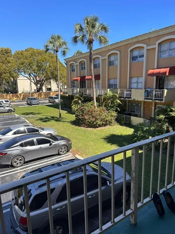 18101 NW 68th Avenue #C202, Hialeah, FL 33015