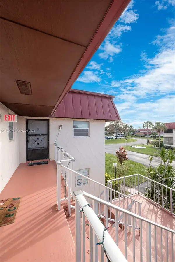 12027 S Greenway Circle #206, Royal Palm Beach, FL 33411