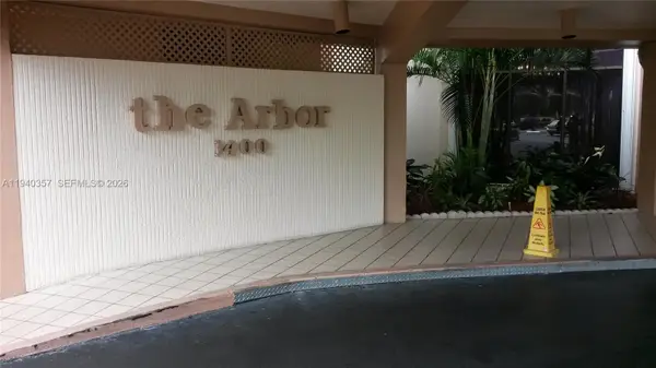 1400 Saint Charles Place #524, Pembroke Pines, FL 33026