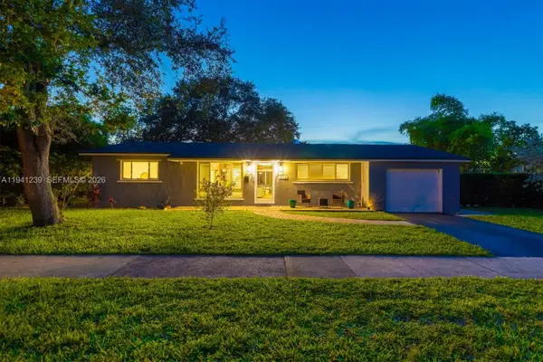 312 N Luna Court, Hollywood, FL 33021