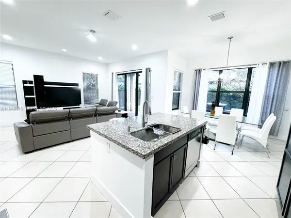 3209 W 98th Place, Hialeah, FL 33018