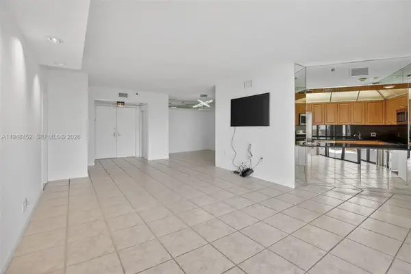 20281 E Country Club Drive #405, Aventura, FL 33180