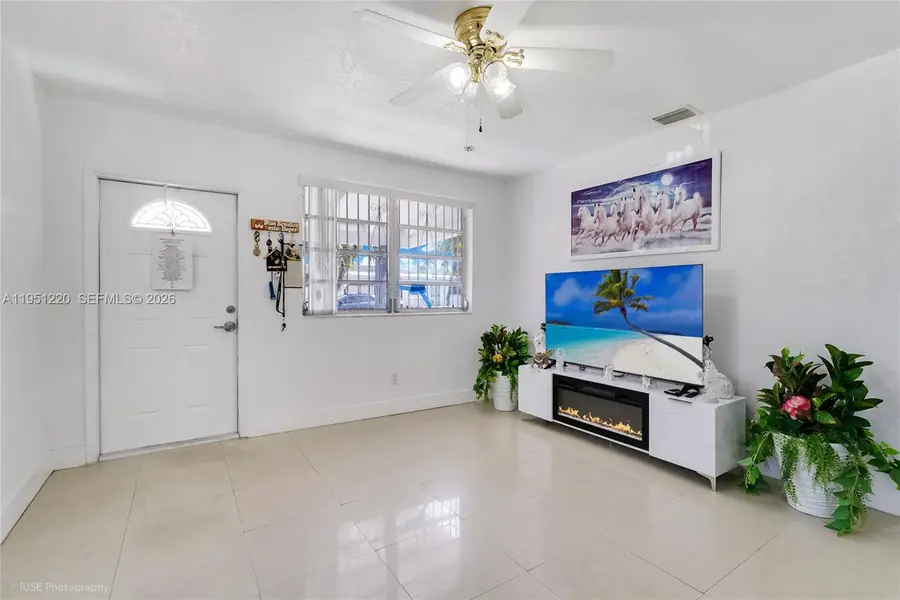 860 SE 7th Avenue, Hialeah, FL 33010 - #2