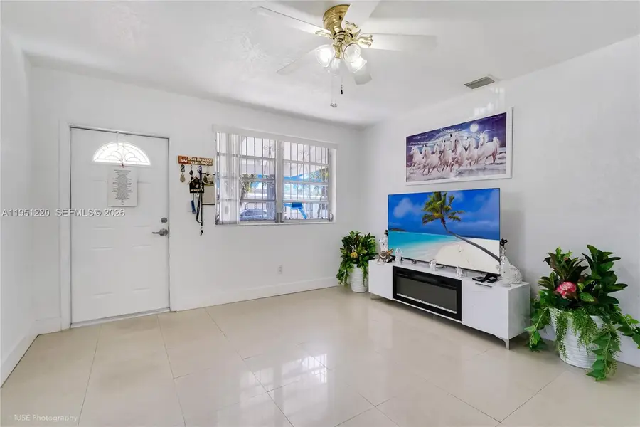 860 SE 7th Avenue, Hialeah, FL 33010 - #3