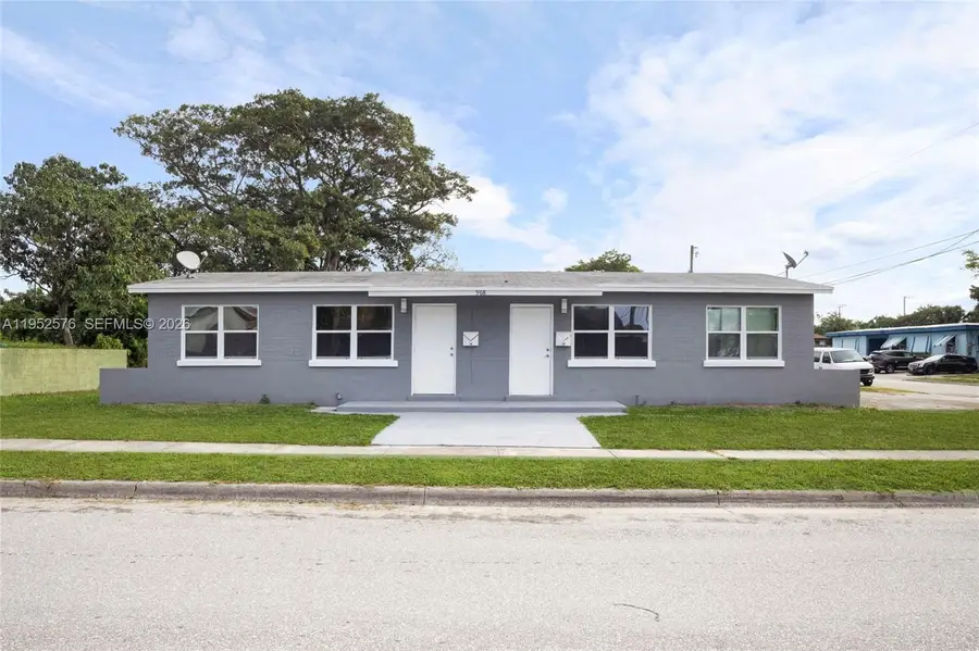 968 W 9th Street, Riviera Beach, FL 33404 - #2