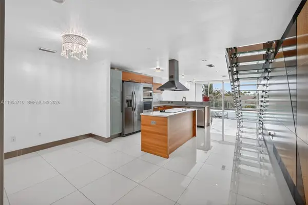 2950 NE 188th Street #302, Aventura, FL 33180