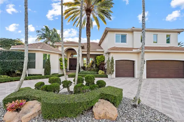 2567 Montclaire Circle, Weston, FL 33327