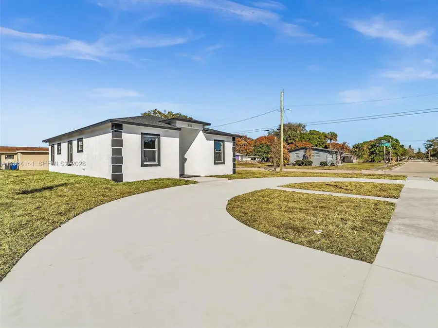 803 N 20th Street, Fort Pierce, FL 34950 - #3