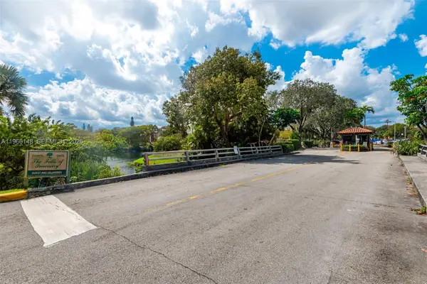 6301 N Fall Circle Drive #213, Lauderhill, FL 33319