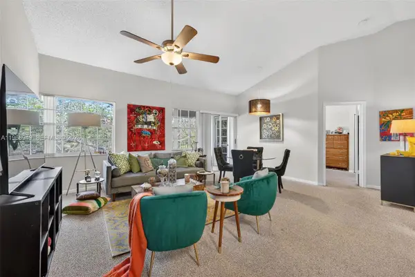 2890 N Oakland Forest Drive #308, Oakland Park, FL 33309