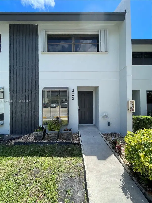 2700 S Oakland Forest Drive #303, Oakland Park, FL 33309