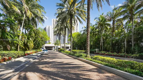 20335 W Country Club Drive #502, Aventura, FL 33180