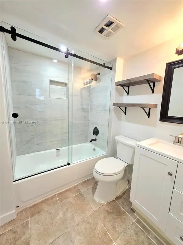 108 Royal Park Drive #2H, Oakland Park, FL 33309