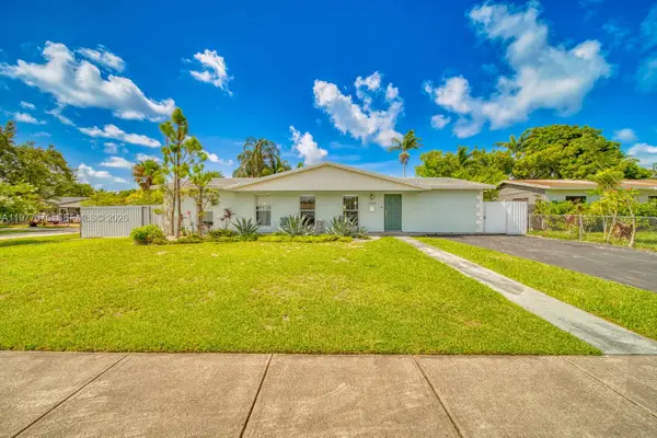 9104 SW 180th Street, Palmetto Bay, FL 33157
