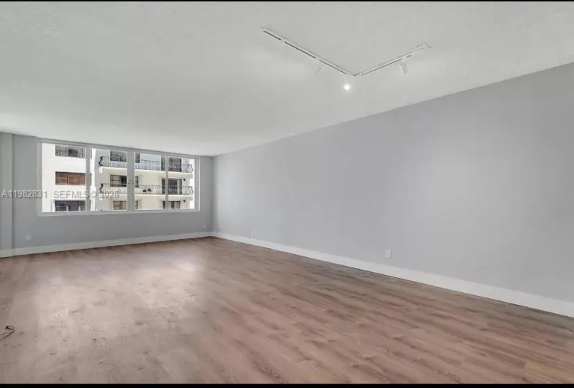 5401 Collins Avenue #411, Miami Beach, FL 33140 - #3