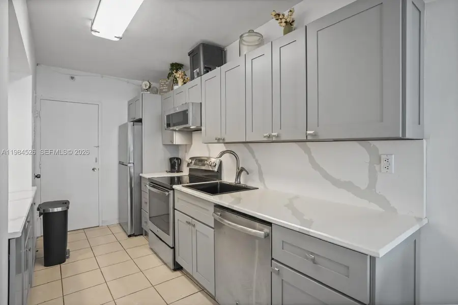 100 Lincoln Road #825, Miami Beach, FL 33139 - #3