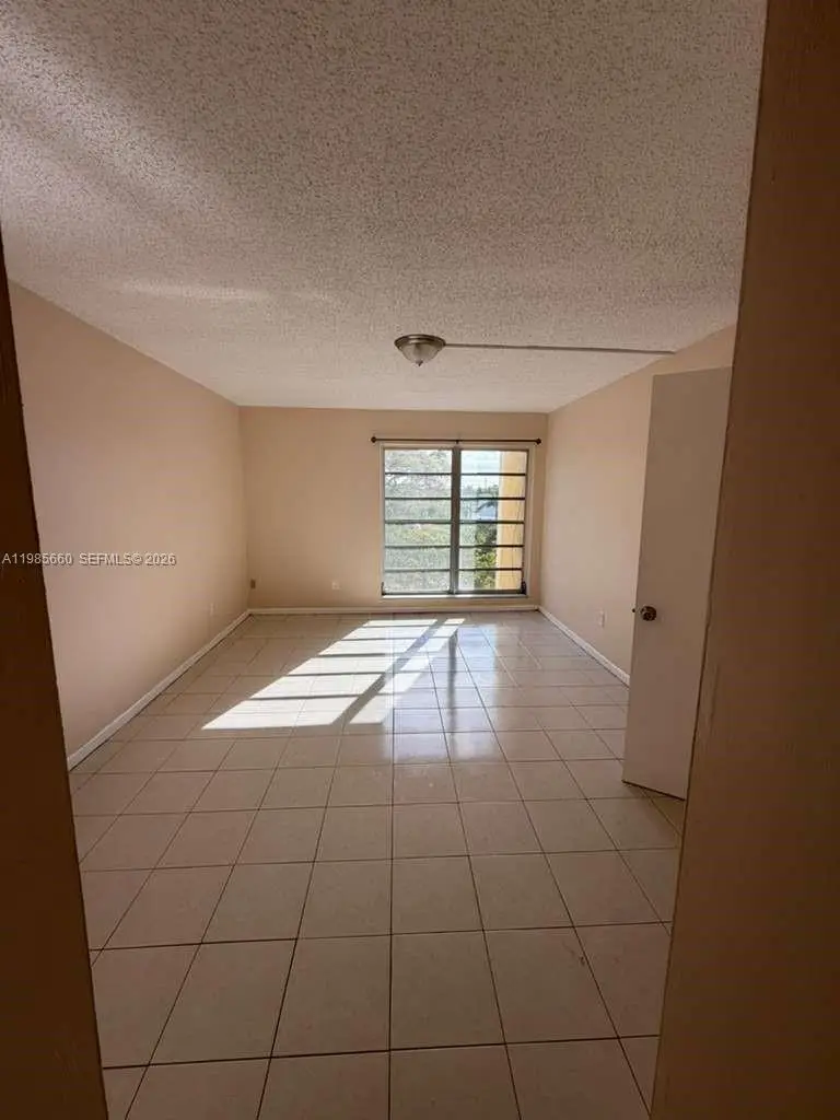9180 Fontainebleau Boulevard #401, Miami, FL 33172 - #2
