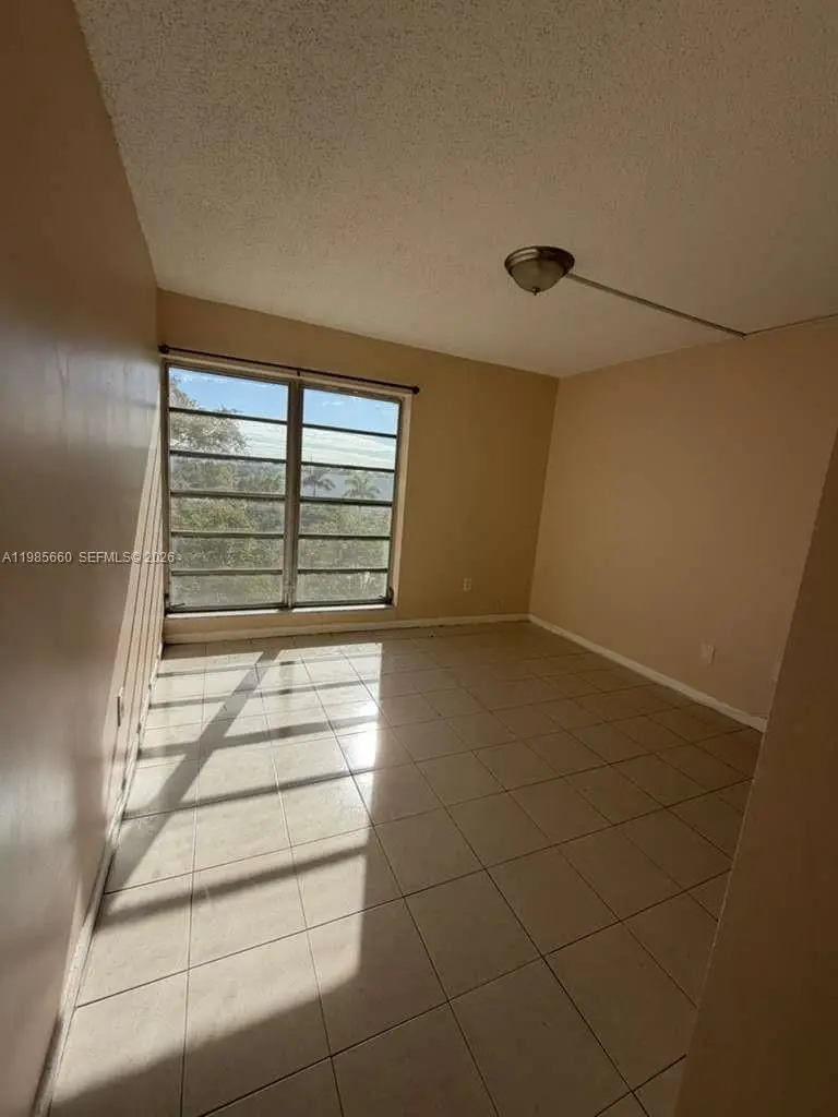 9180 Fontainebleau Boulevard #401, Miami, FL 33172 - #3