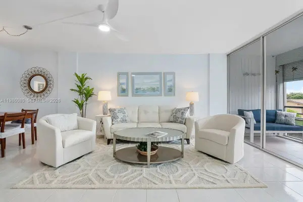 109 Royal Park Drive #2F, Oakland Park, FL 33309