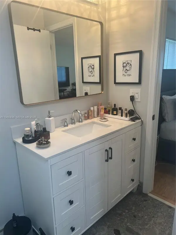 8221 NW 14th Street, Plantation, FL 33322
