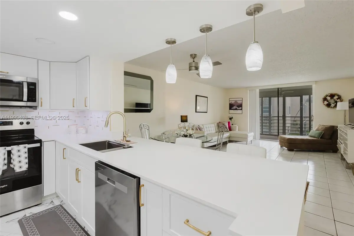 424 SE 10th Street #204, Dania Beach, FL 33004 - #1