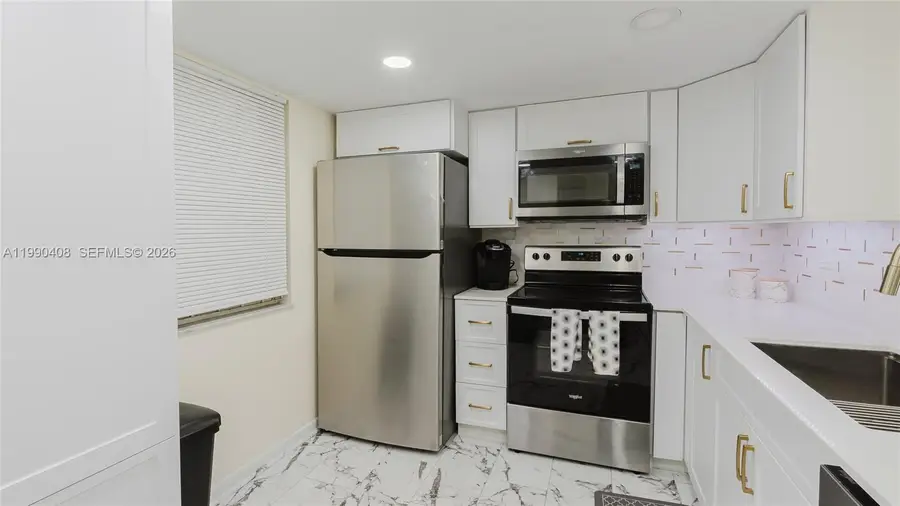 424 SE 10th Street #204, Dania Beach, FL 33004 - #2