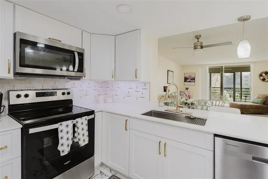 424 SE 10th Street #204, Dania Beach, FL 33004 - #3