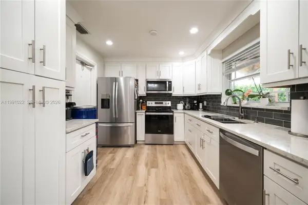 401 NW 83rd Way, Pembroke Pines, FL 33024