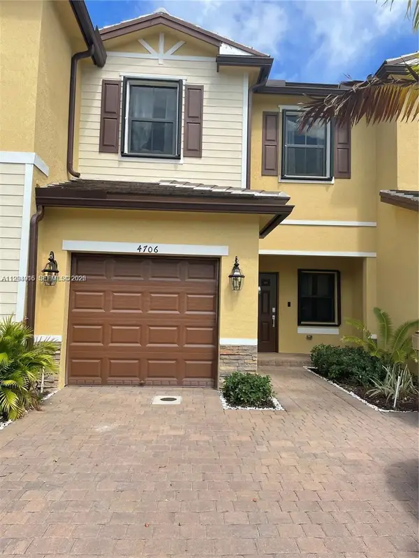 4706 Santa Cruz Way, Davie, FL 33314