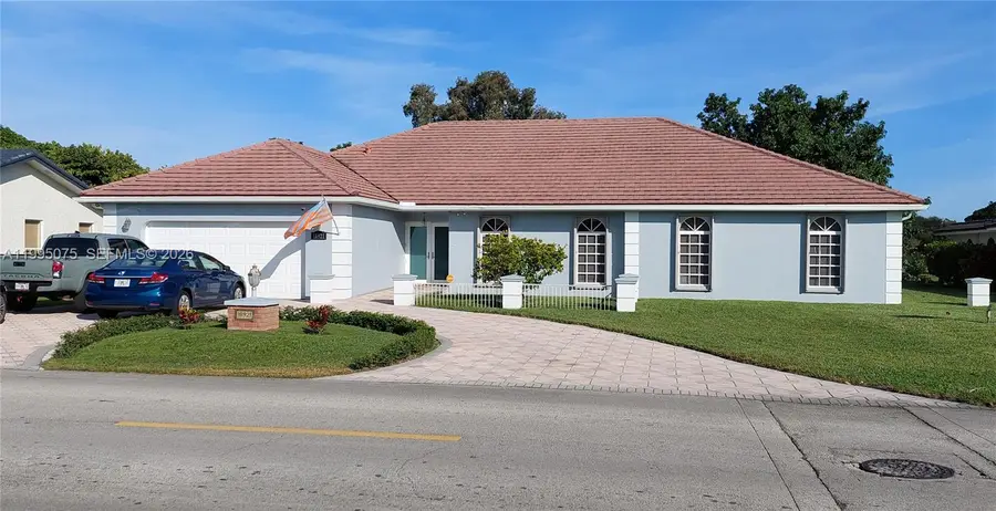 18921 W Oakmont Drive, Hialeah, FL 33015 - #2
