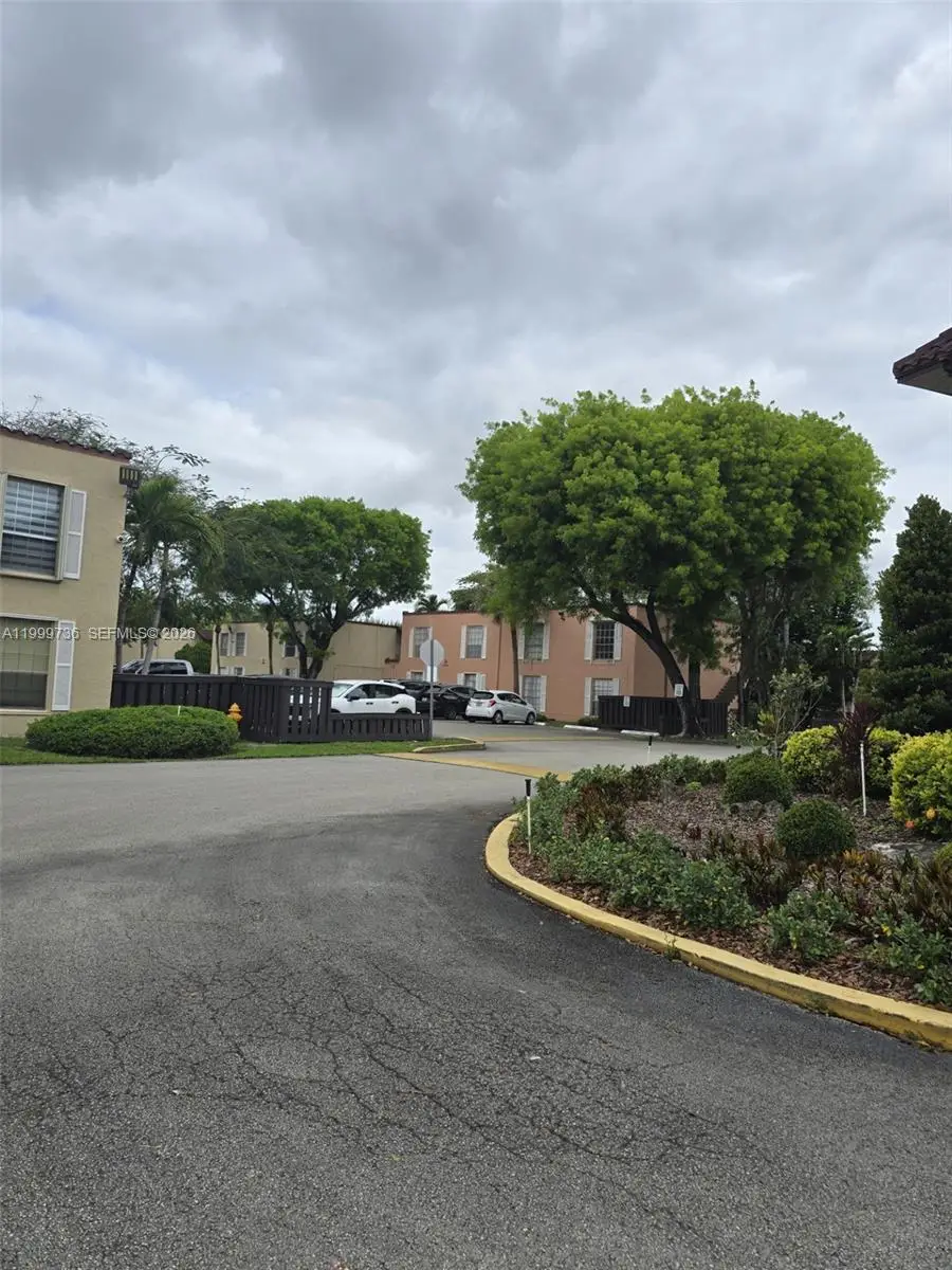 10786 N Kendall Drive #D5, Miami, FL 33176 - #2
