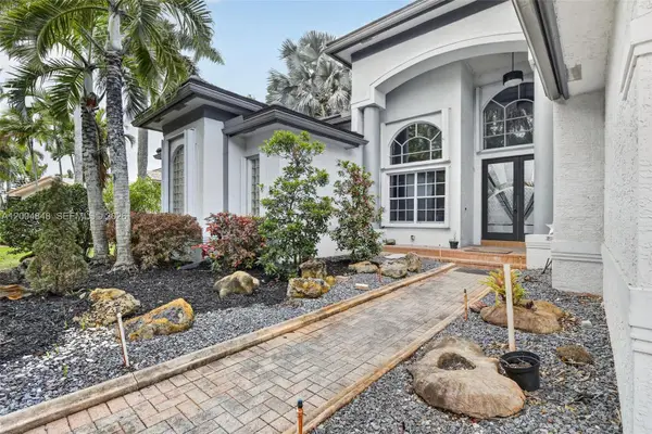 10161 N Lake Vista Circle, Davie, FL 33328
