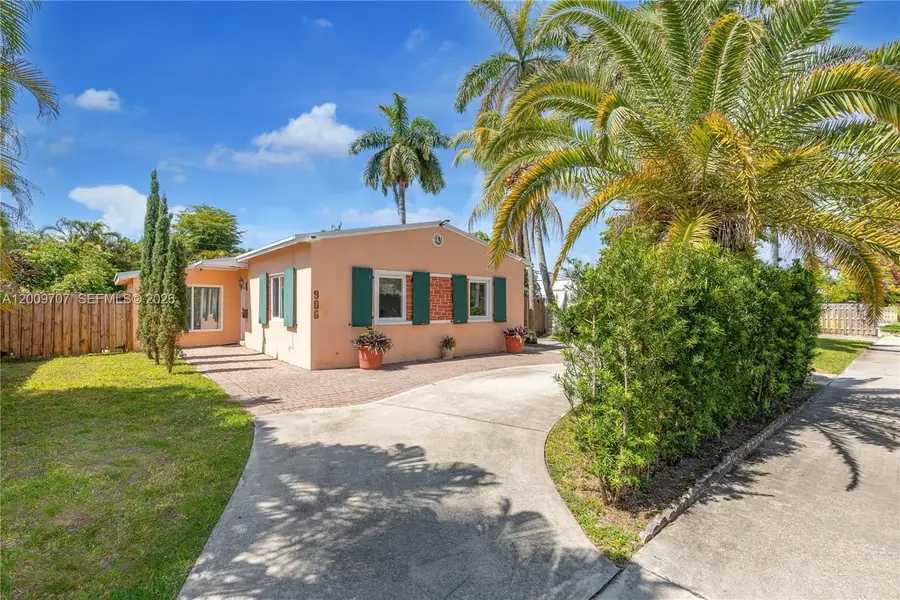 906 NE 5th Street, Hallandale Beach, FL 33009 - #2