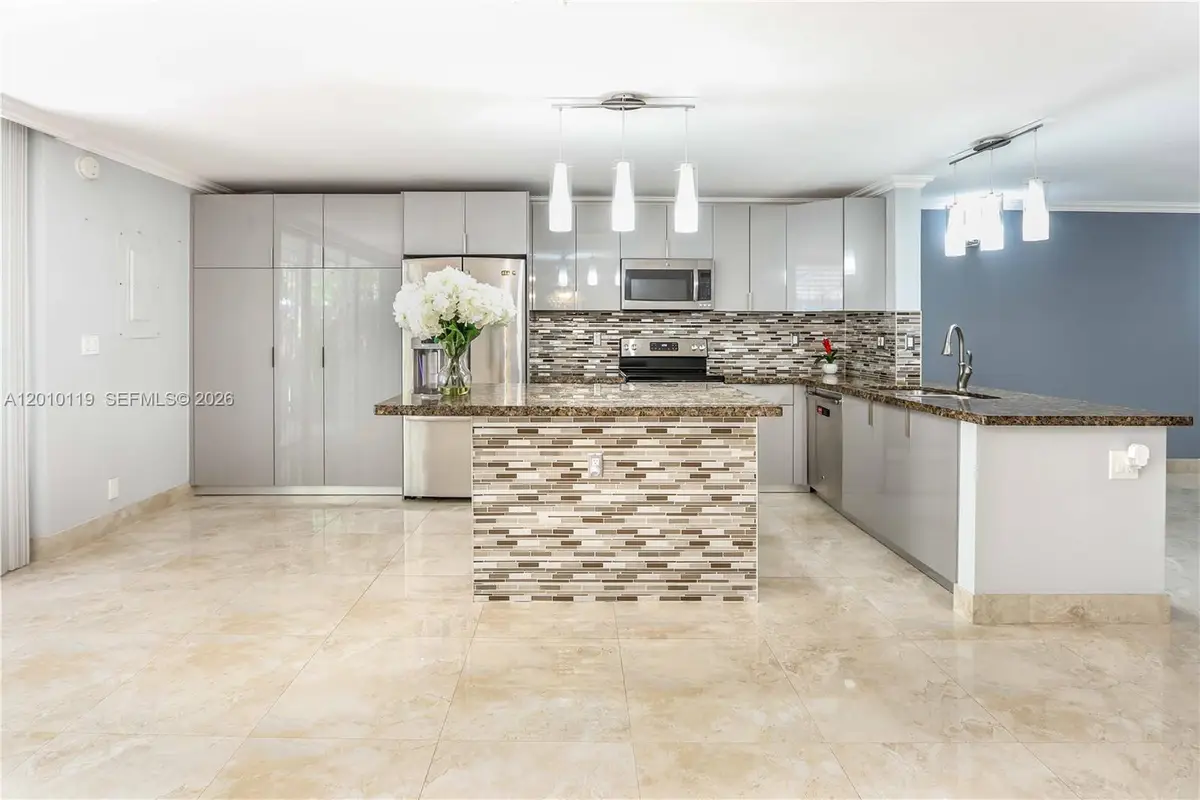 928 NE 27th Avenue, Hallandale Beach, FL 33009 - #1