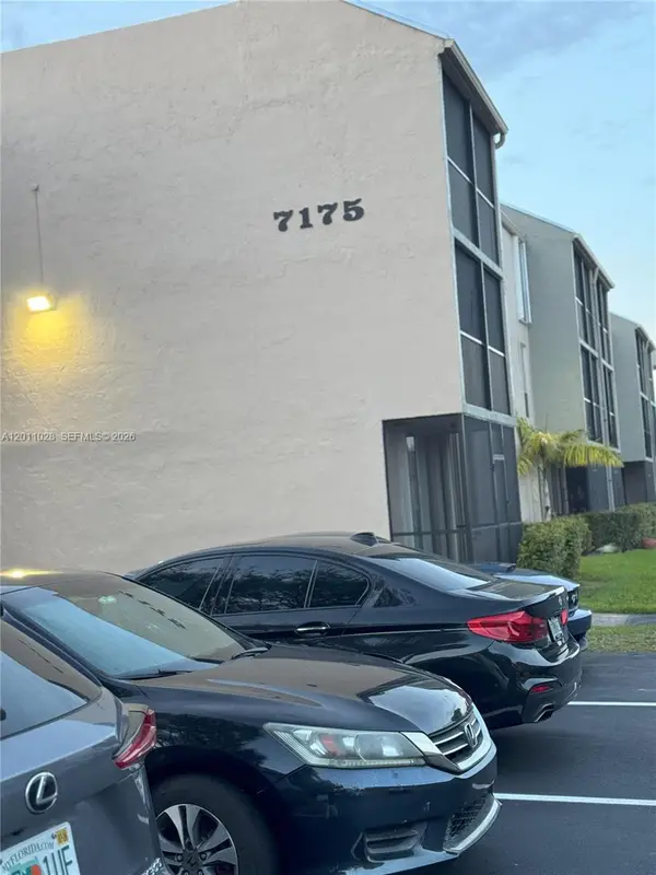 7175 Orange Drive #203H, Davie, FL 33314