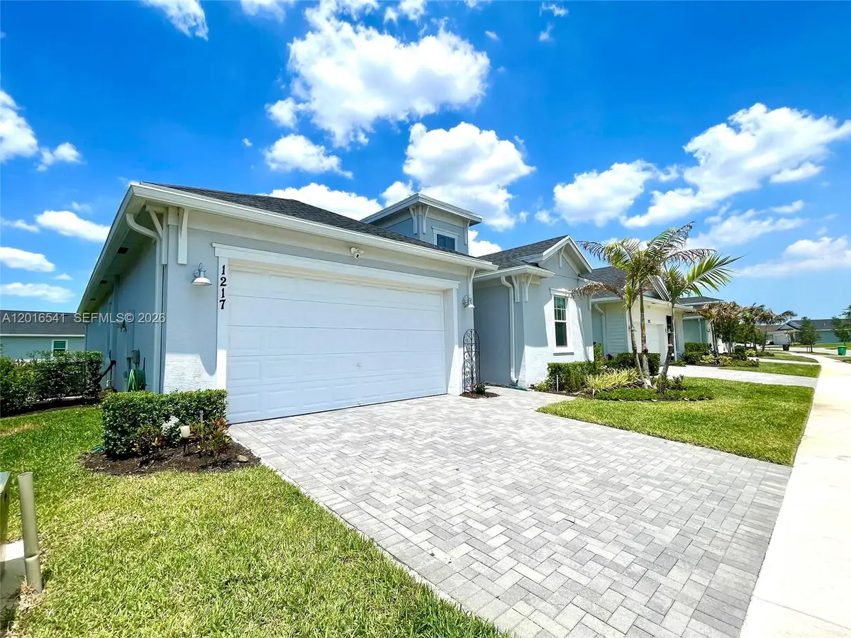 1217 SE Crosswood Way, Port Saint Lucie, FL 34984 - #1
