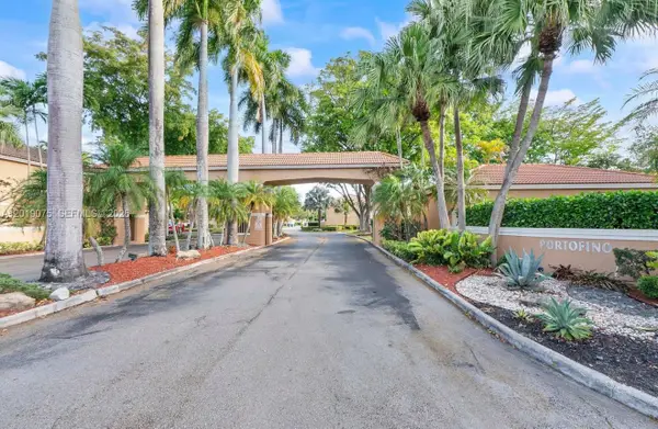 11461 Lakeview Drive #8A, Coral Springs, FL 33071