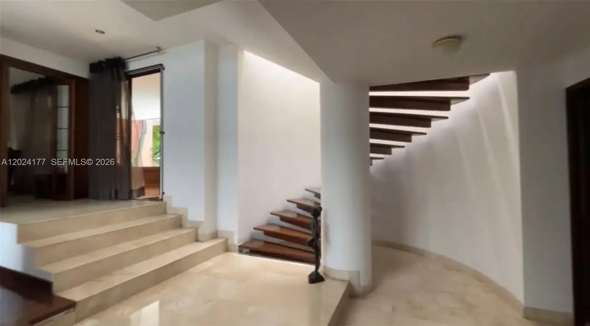 17 # 7- 120 Carrera, Hollywood, FL  - #1