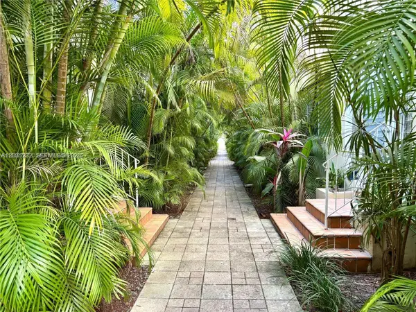 Address Withheld By Seller, Miami Beach, FL 33140