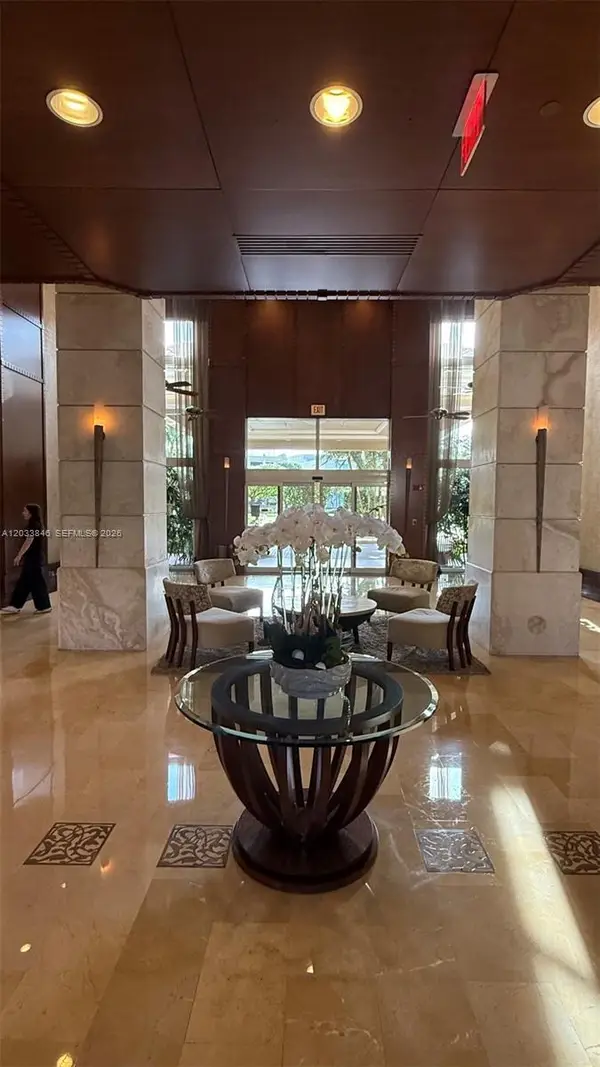 19501 W Country Club Drive #1910, Aventura, FL 33180