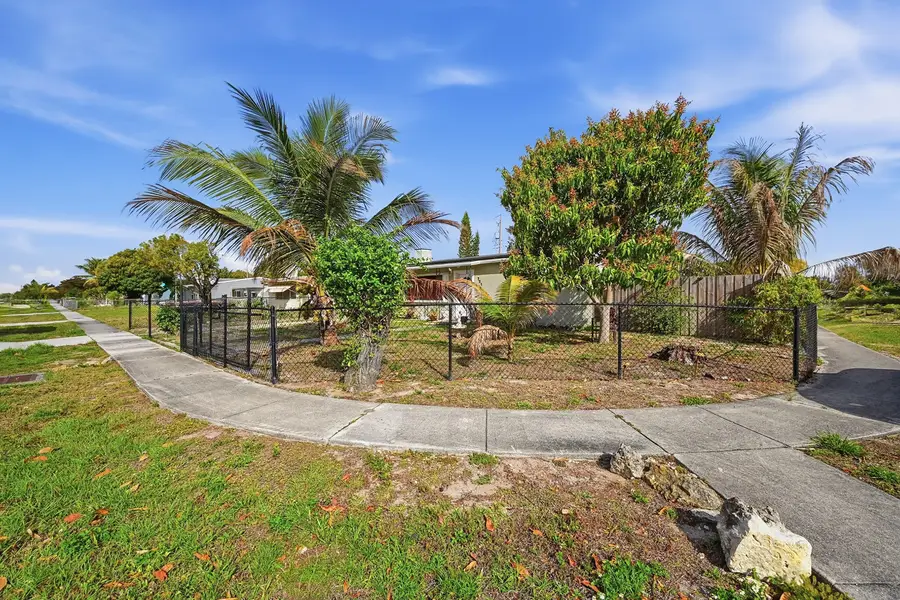 721 Dogwood Road, West Palm Beach, FL 33409 - #3