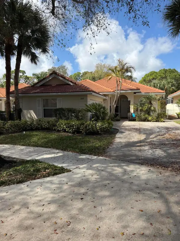 217 E Tall Oaks Circle, Palm Beach Gardens, FL 33410