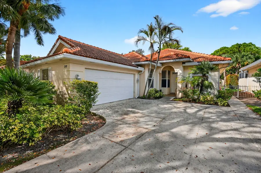 217 E Tall Oaks Circle, Palm Beach Gardens, FL 33410 - #3