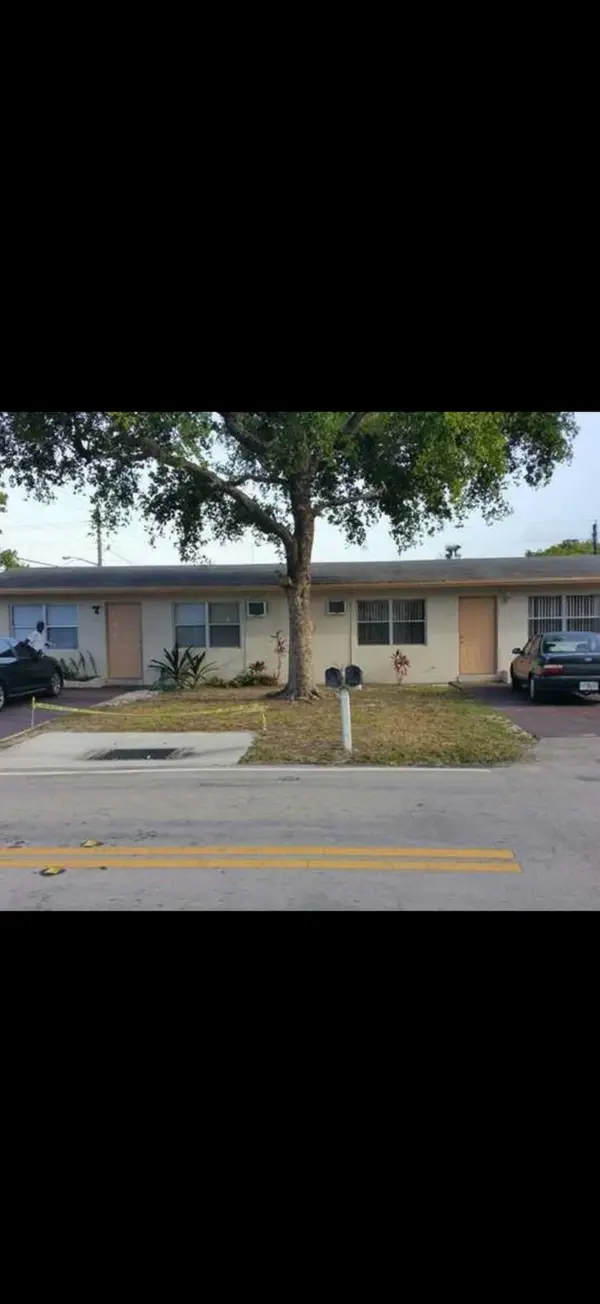 2100 NW 27th Street, Oakland Park, FL 33311